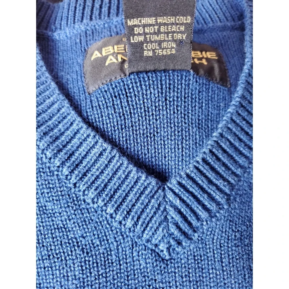 READ Vintage Abercrombie & Fitch Y2K Men's Large V-neck Blue Pullover Sweater‎